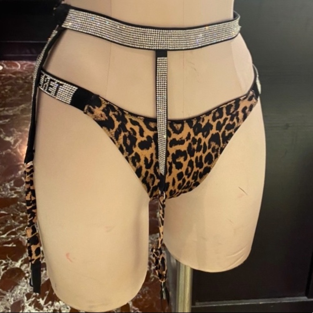 VS crystals rhinestones adorned & animal print garter, adjustable